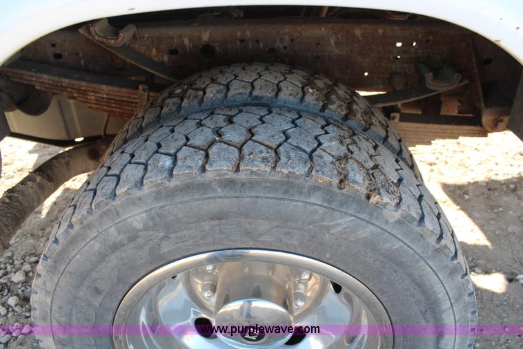 image for item K7143 2004 Ford F550 XL service truck