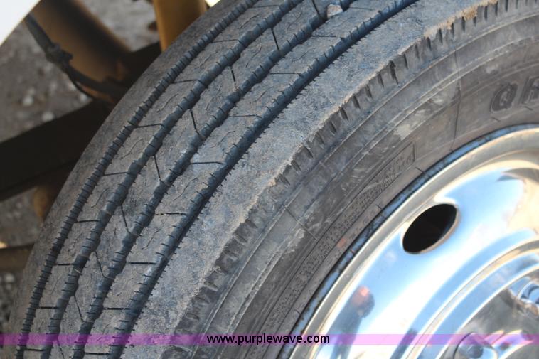 image for item K7143 2004 Ford F550 XL service truck