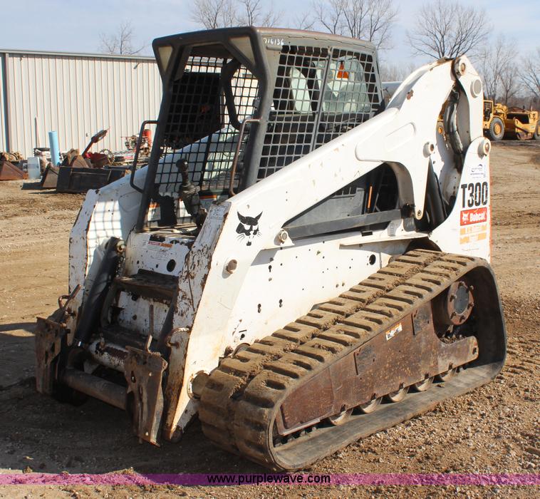 image for item K7146 2006 Bobcat T300 skid steer