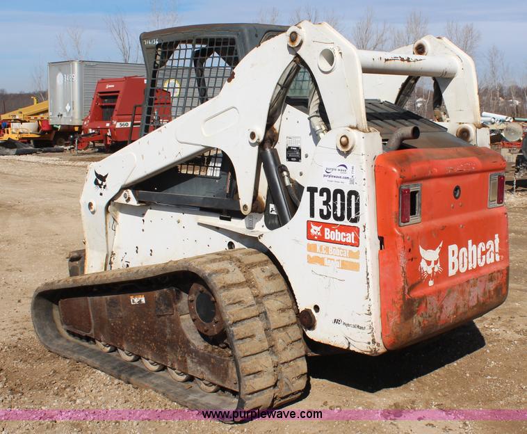 image for item K7146 2006 Bobcat T300 skid steer