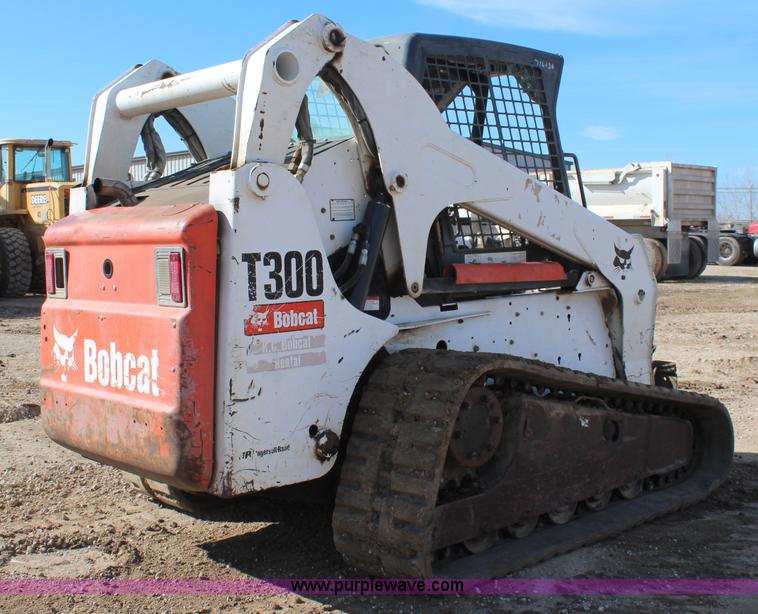 image for item K7146 2006 Bobcat T300 skid steer