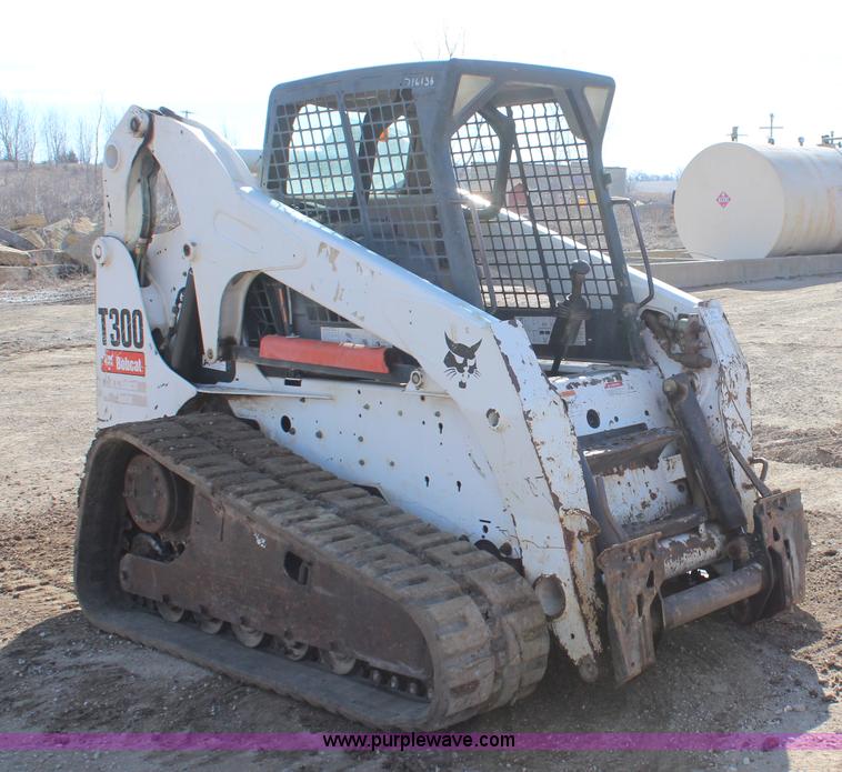 image for item K7146 2006 Bobcat T300 skid steer