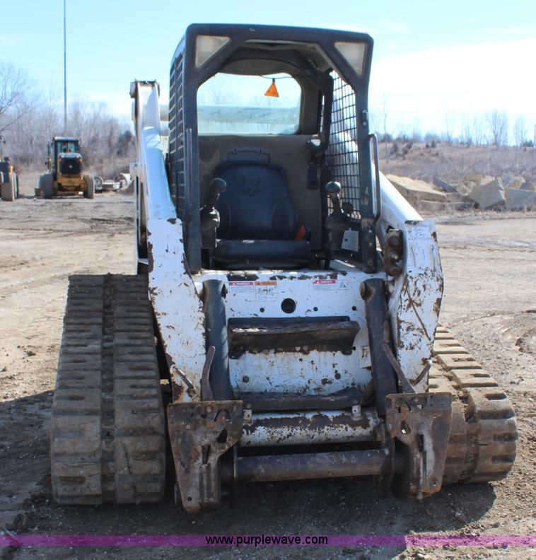 image for item K7146 2006 Bobcat T300 skid steer