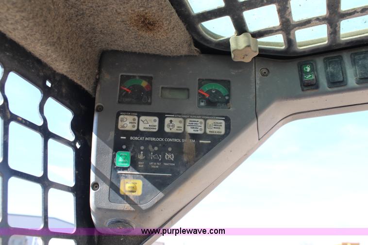 image for item K7146 2006 Bobcat T300 skid steer