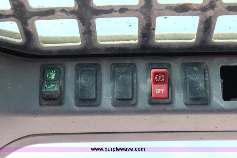 image for item K7146 2006 Bobcat T300 skid steer