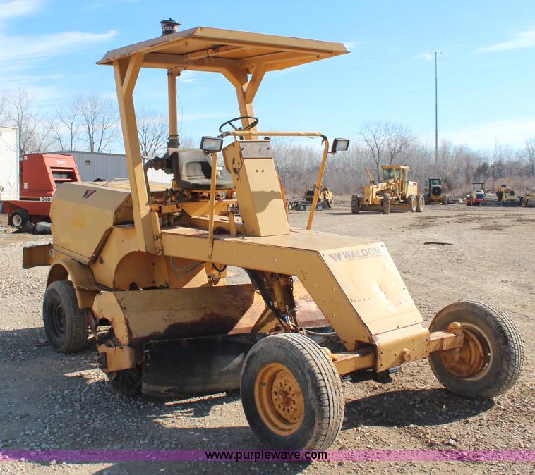 image for item K7147 Waldon 1000 sweeper