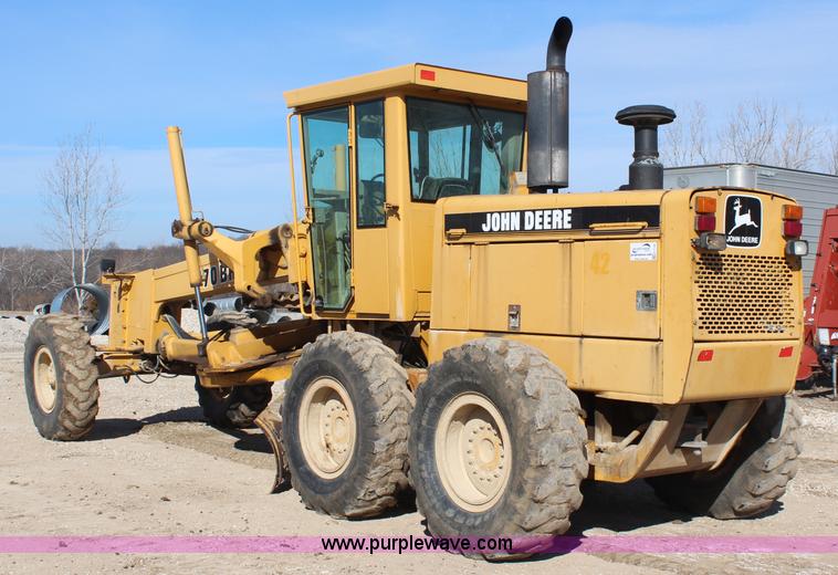 image for item K7148 1997 John Deere 770BH articulated motor grader