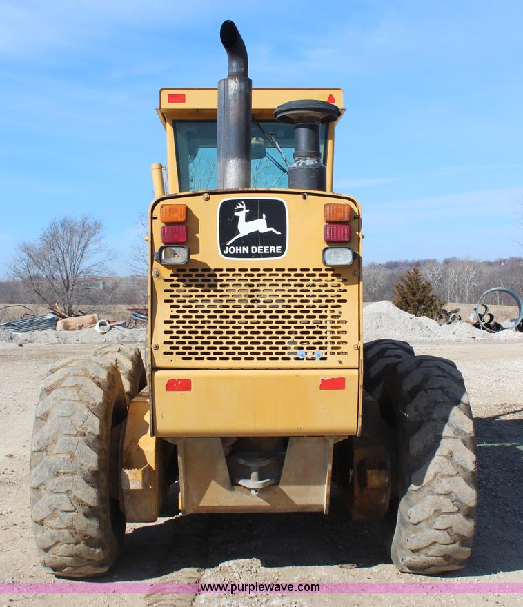 image for item K7148 1997 John Deere 770BH articulated motor grader