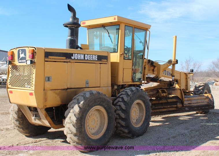 image for item K7148 1997 John Deere 770BH articulated motor grader