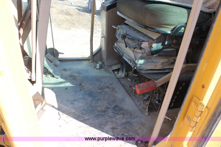 image for item K7148 1997 John Deere 770BH articulated motor grader