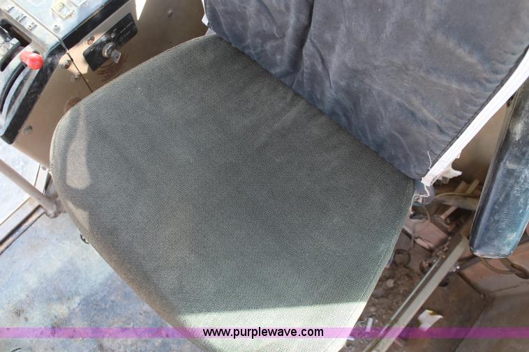 image for item K7148 1997 John Deere 770BH articulated motor grader