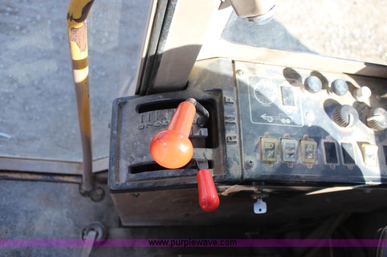 image for item K7148 1997 John Deere 770BH articulated motor grader