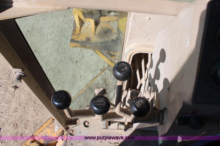 image for item K7148 1997 John Deere 770BH articulated motor grader