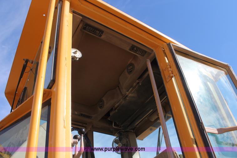 image for item K7148 1997 John Deere 770BH articulated motor grader