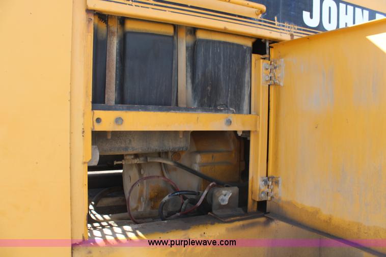 image for item K7148 1997 John Deere 770BH articulated motor grader