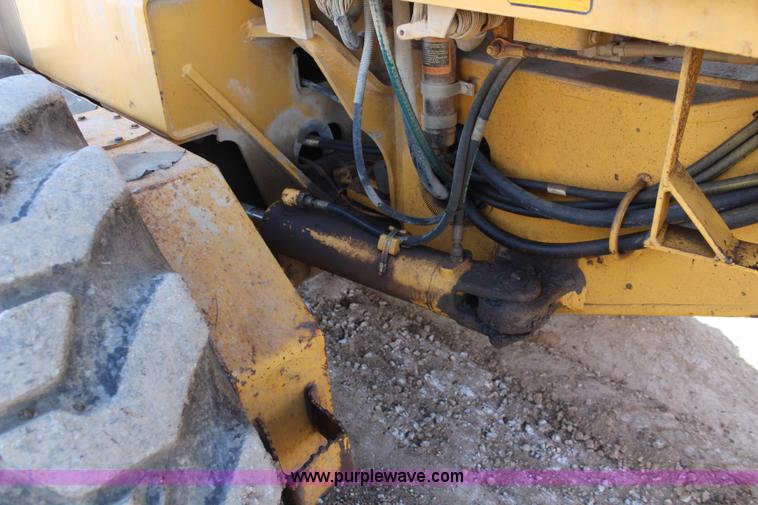 image for item K7148 1997 John Deere 770BH articulated motor grader