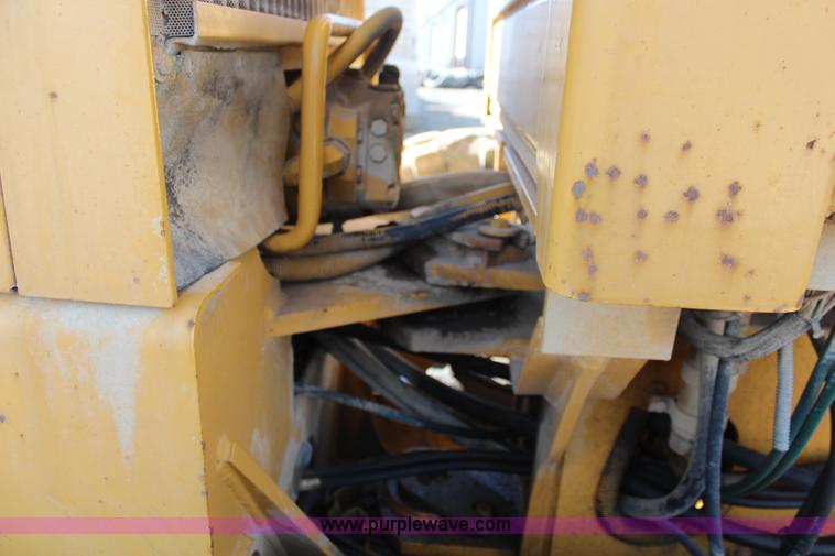 image for item K7148 1997 John Deere 770BH articulated motor grader