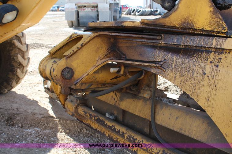 image for item K7148 1997 John Deere 770BH articulated motor grader