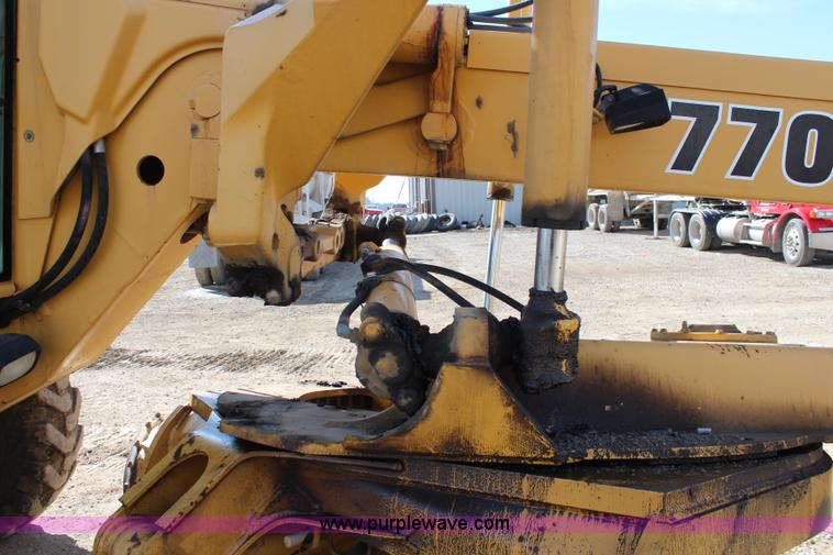 image for item K7148 1997 John Deere 770BH articulated motor grader