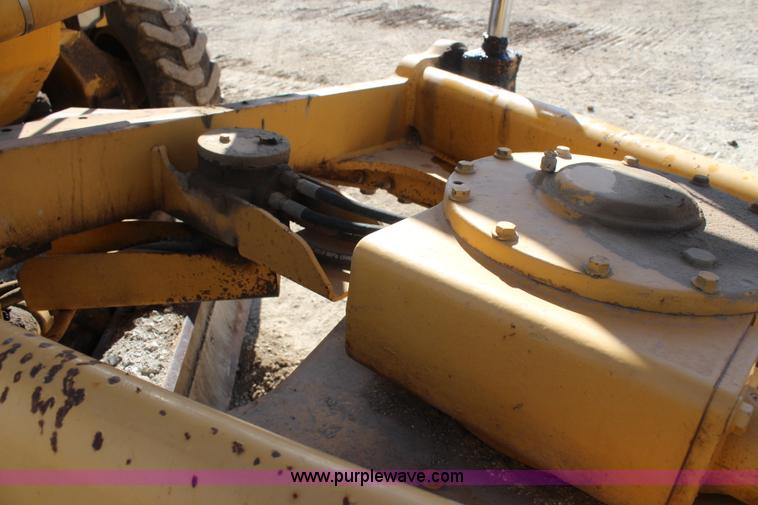 image for item K7148 1997 John Deere 770BH articulated motor grader