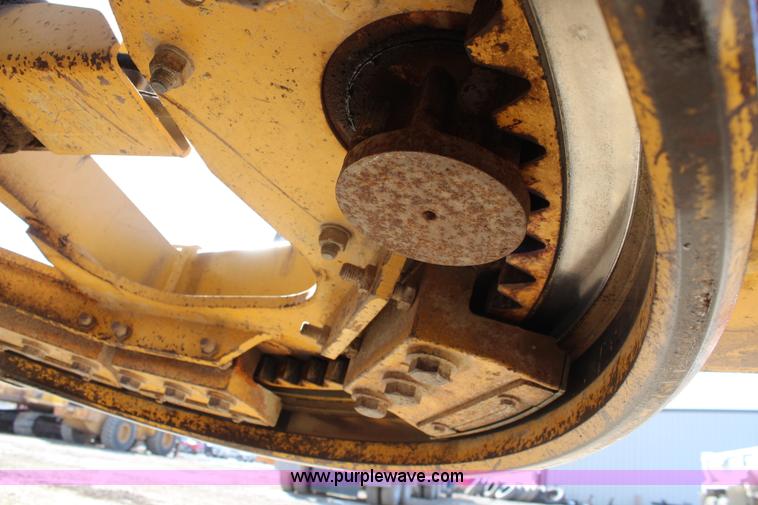 image for item K7148 1997 John Deere 770BH articulated motor grader