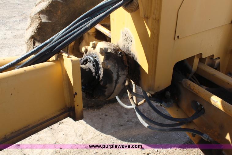 image for item K7148 1997 John Deere 770BH articulated motor grader