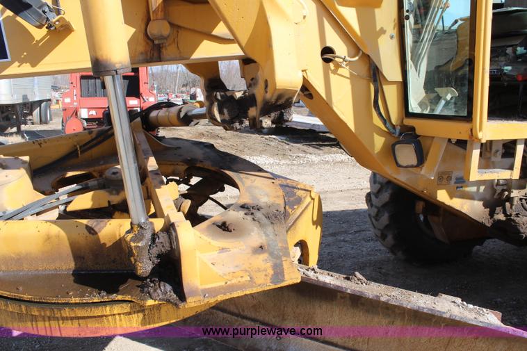 image for item K7148 1997 John Deere 770BH articulated motor grader