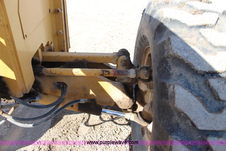 image for item K7148 1997 John Deere 770BH articulated motor grader