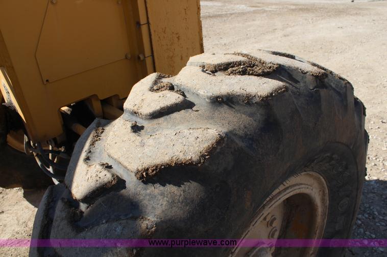 image for item K7148 1997 John Deere 770BH articulated motor grader