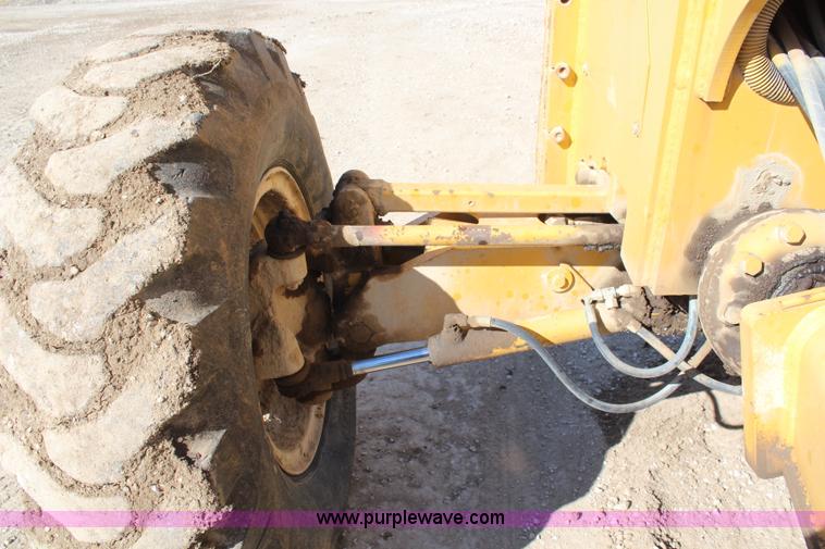 image for item K7148 1997 John Deere 770BH articulated motor grader