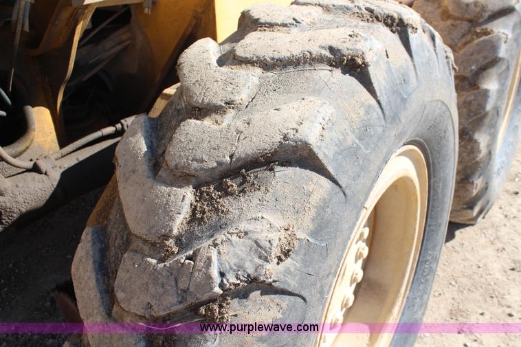 image for item K7148 1997 John Deere 770BH articulated motor grader