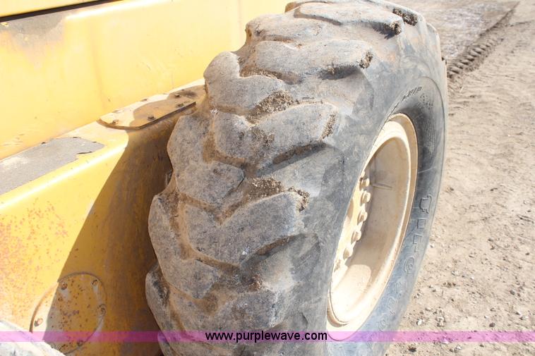 image for item K7148 1997 John Deere 770BH articulated motor grader