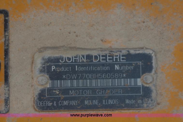 image for item K7148 1997 John Deere 770BH articulated motor grader