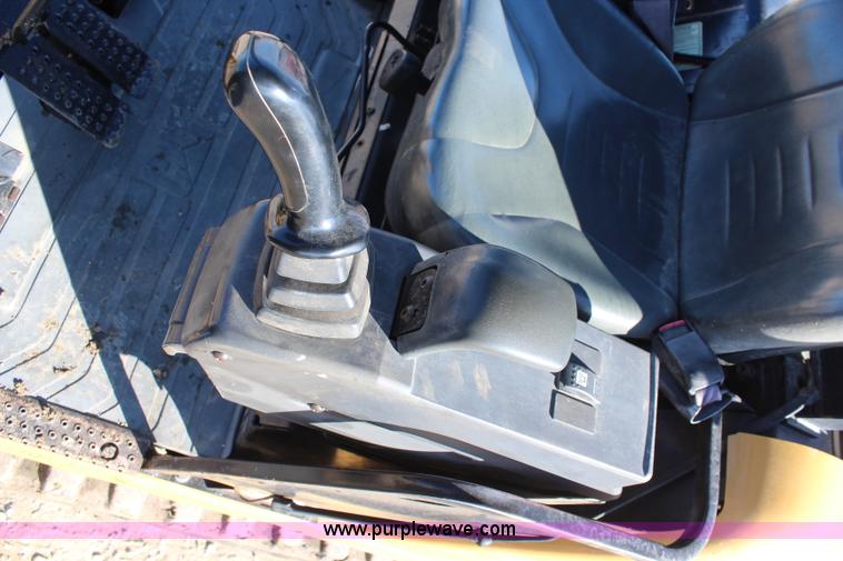 image for item K7157 2005 Caterpillar 302.5 compact excavator