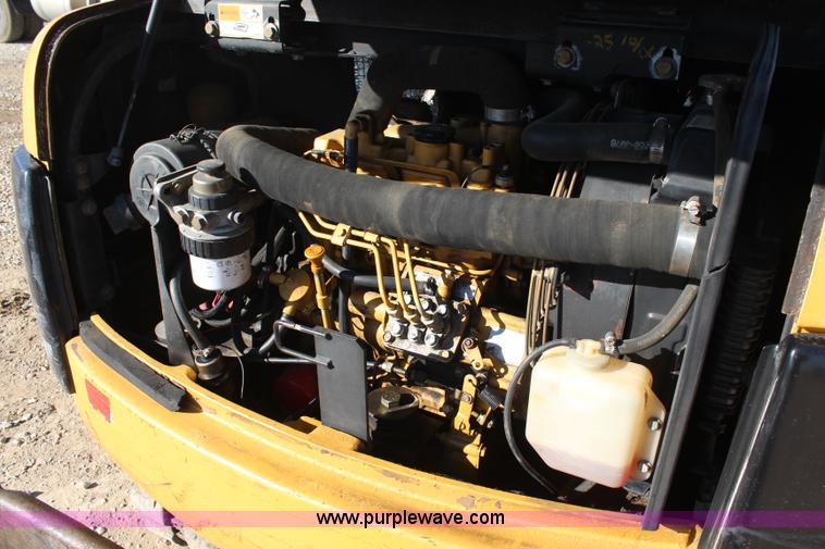 image for item K7157 2005 Caterpillar 302.5 compact excavator