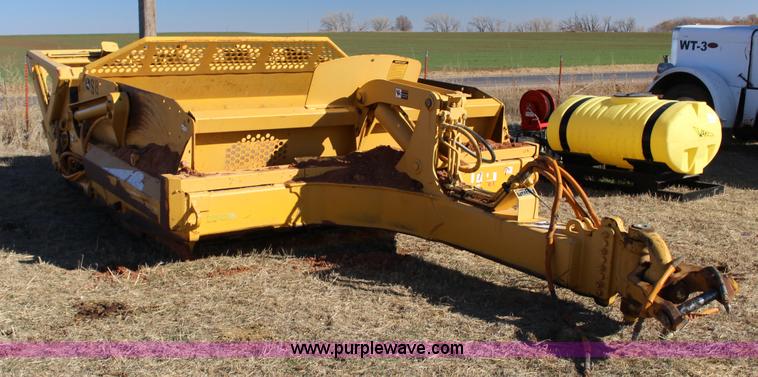 image for item L6673 John Deere 1510C scraper