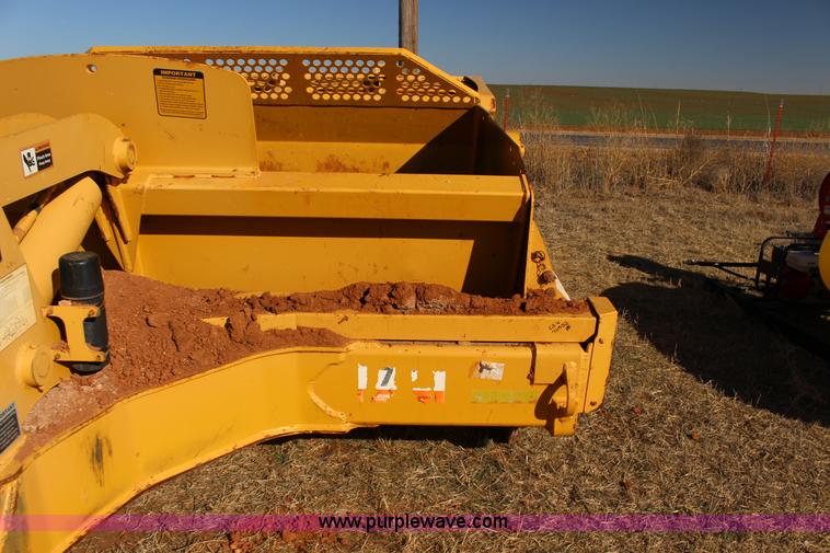 image for item L6673 John Deere 1510C scraper