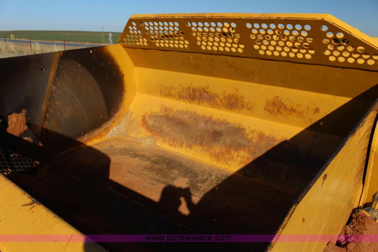 image for item L6673 John Deere 1510C scraper