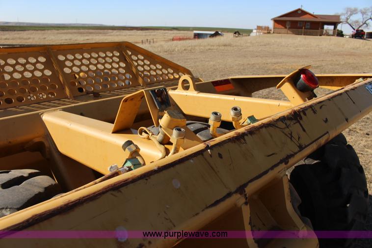 image for item L6673 John Deere 1510C scraper