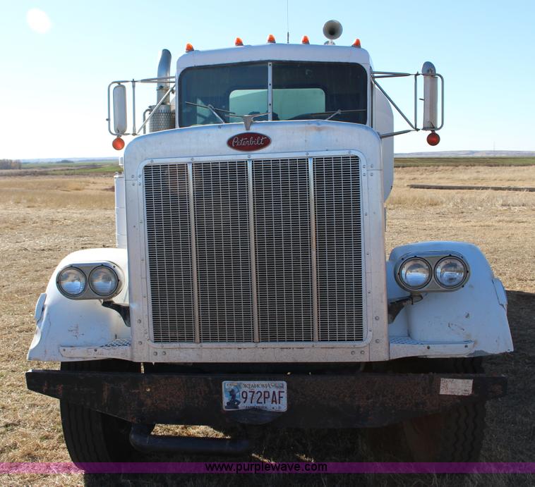 image for item L6674 1986 Peterbilt 359 water truck