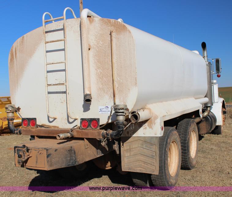 image for item L6674 1986 Peterbilt 359 water truck