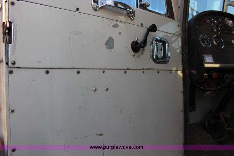 image for item L6674 1986 Peterbilt 359 water truck