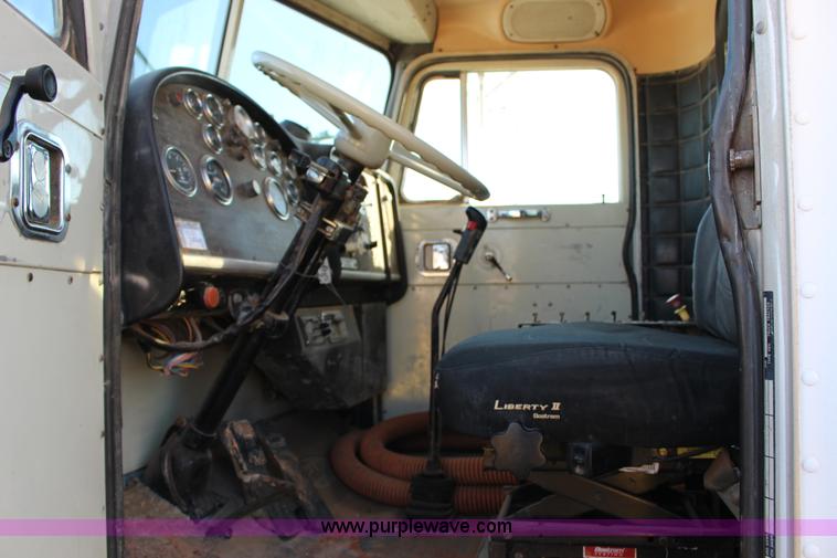 image for item L6674 1986 Peterbilt 359 water truck