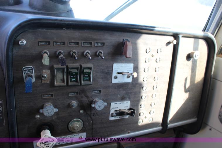 image for item L6674 1986 Peterbilt 359 water truck