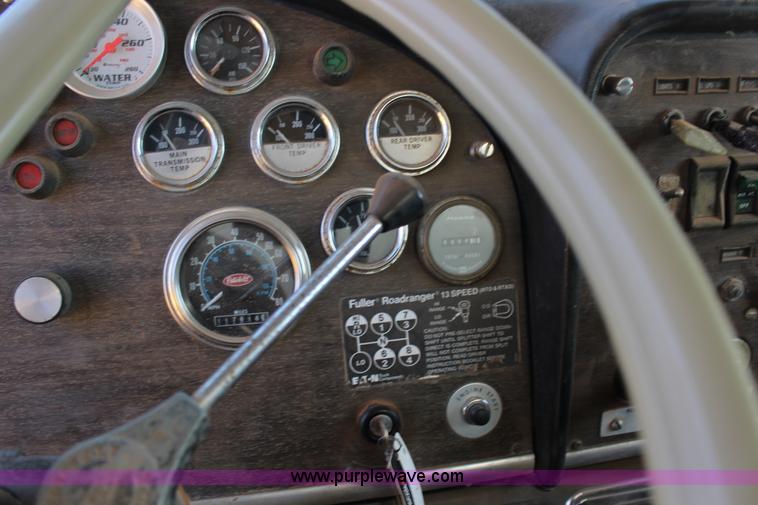 image for item L6674 1986 Peterbilt 359 water truck