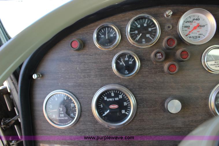 image for item L6674 1986 Peterbilt 359 water truck