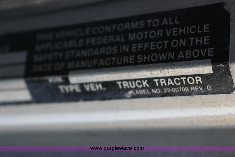 image for item L6674 1986 Peterbilt 359 water truck