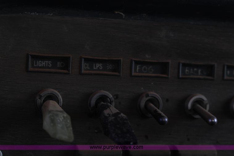 image for item L6674 1986 Peterbilt 359 water truck