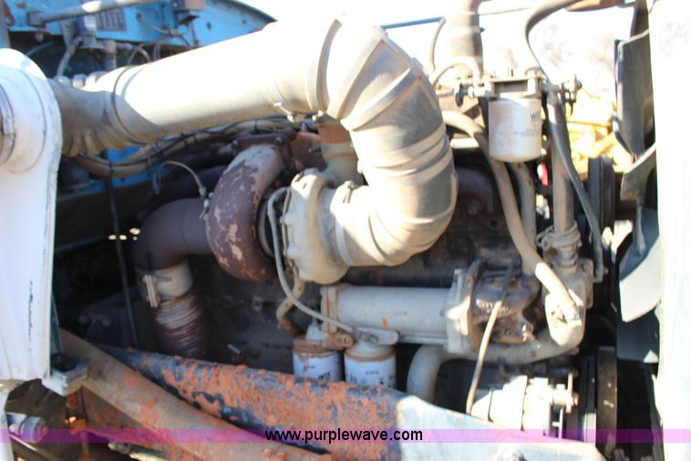 image for item L6674 1986 Peterbilt 359 water truck