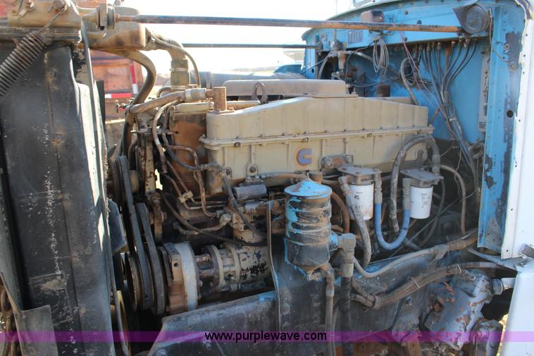 image for item L6674 1986 Peterbilt 359 water truck